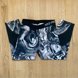 Nike Pro Capri Leggings Women’s Psychedelic Dri Fit